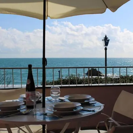 Wind Rose House - By The Beach With Ac & Private Parking Monterosso al Mare Exterior foto